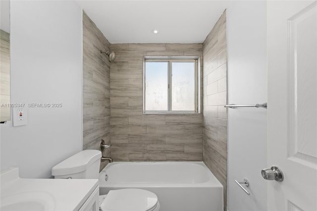 980 NE 170th St 118, North Miami Beach, FL 33162