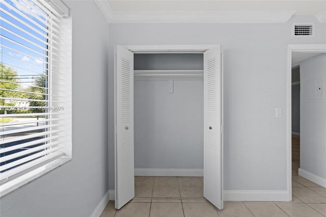 980 NE 170th St 118, North Miami Beach, FL 33162