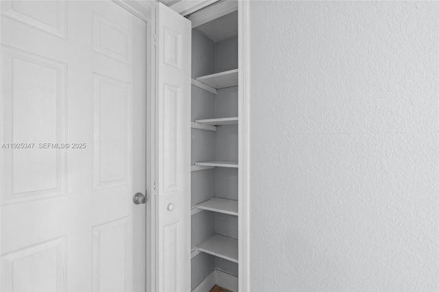 980 NE 170th St 118, North Miami Beach, FL 33162