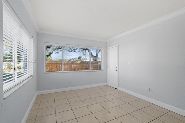 980 NE 170th St 118, North Miami Beach, FL 33162