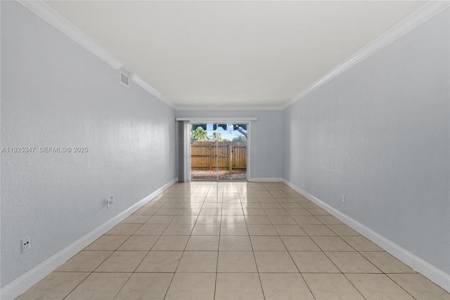 980 NE 170th St 118, North Miami Beach, FL 33162