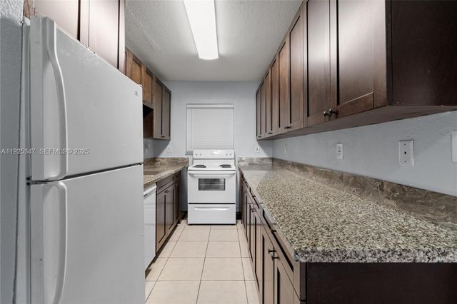 980 NE 170th St 118, North Miami Beach, FL 33162