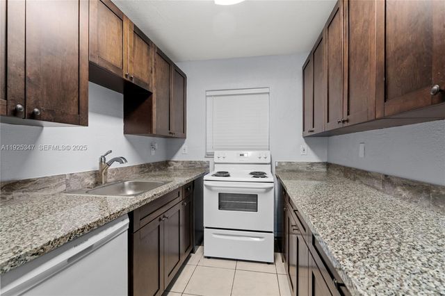 980 NE 170th St 118, North Miami Beach, FL 33162