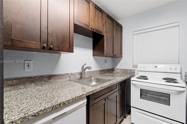 980 NE 170th St 118, North Miami Beach, FL 33162