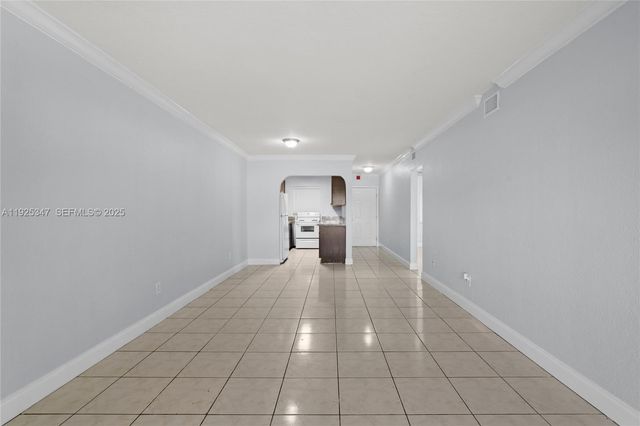 980 NE 170th St 118, North Miami Beach, FL 33162