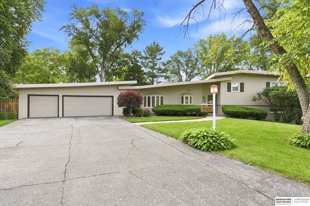 8101 Walnut Circle, Omaha, NE 68124