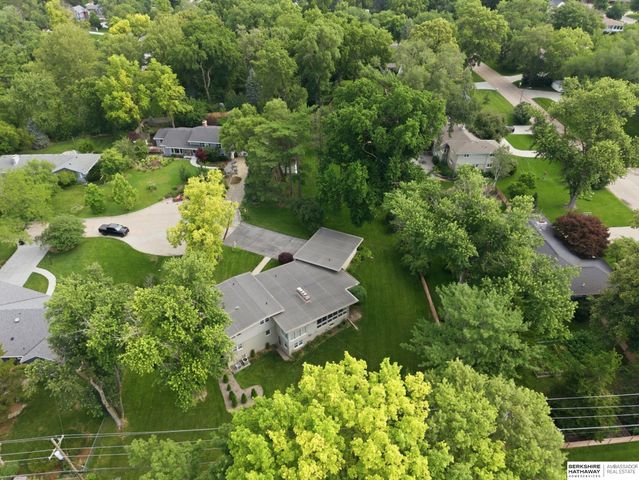 8101 Walnut Circle, Omaha, NE 68124