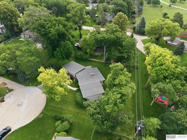 8101 Walnut Circle, Omaha, NE 68124