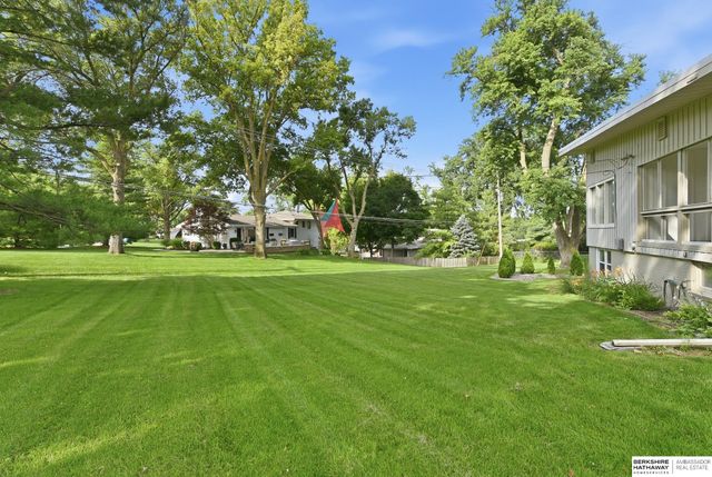 8101 Walnut Circle, Omaha, NE 68124