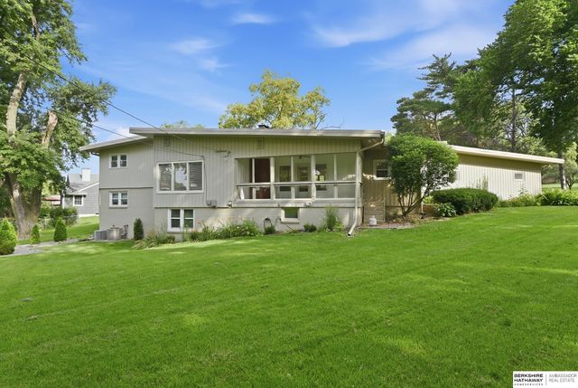 8101 Walnut Circle, Omaha, NE 68124