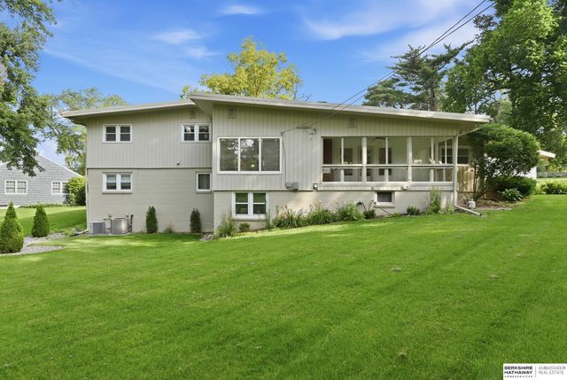 8101 Walnut Circle, Omaha, NE 68124