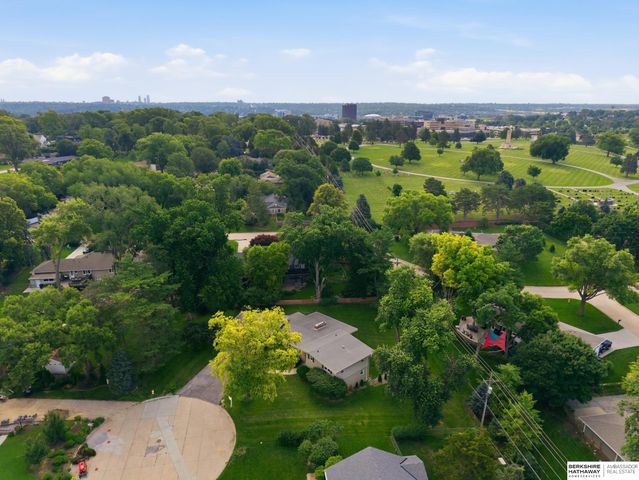 8101 Walnut Circle, Omaha, NE 68124
