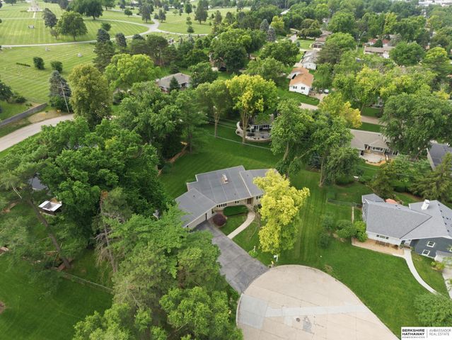 8101 Walnut Circle, Omaha, NE 68124