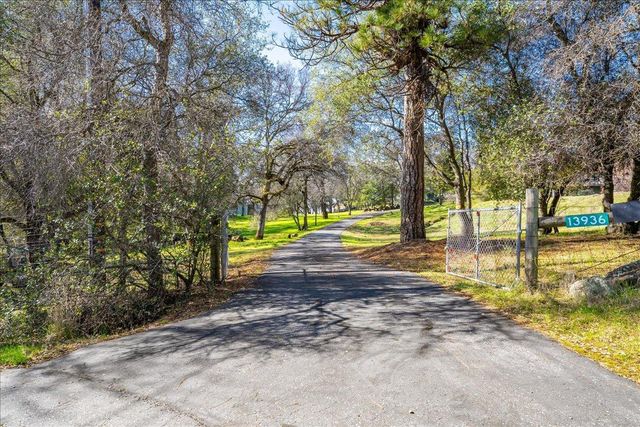 13936 Oak Ridge Rd, Penn Valley, CA 95946