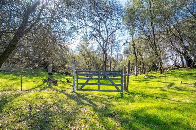 13936 Oak Ridge Rd, Penn Valley, CA 95946