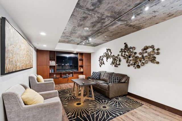 311 Oak St 720, Oakland, CA 94607