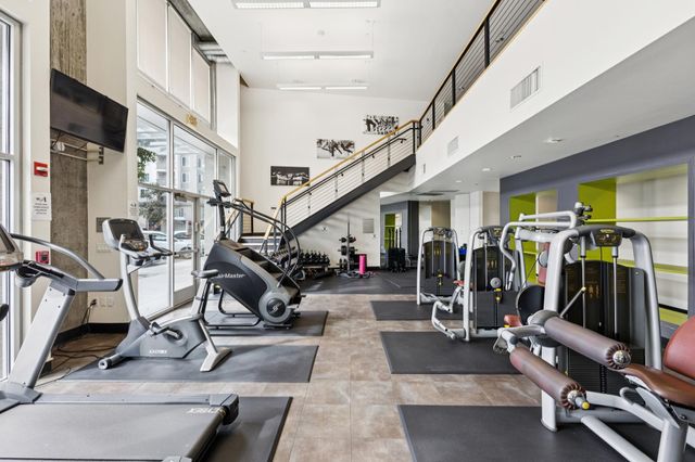 311 Oak St 720, Oakland, CA 94607