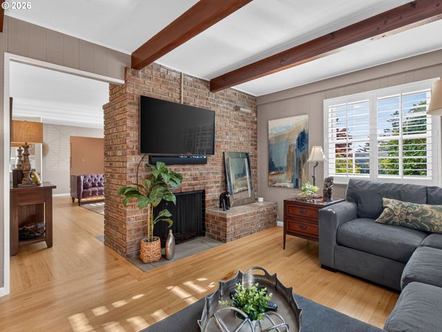 6715 Sw HAMILTON Ct, Portland, OR 97225