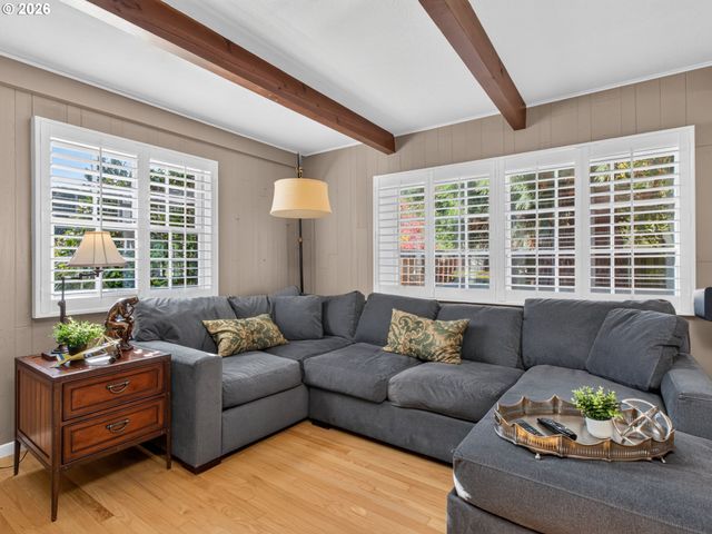 6715 Sw HAMILTON Ct, Portland, OR 97225