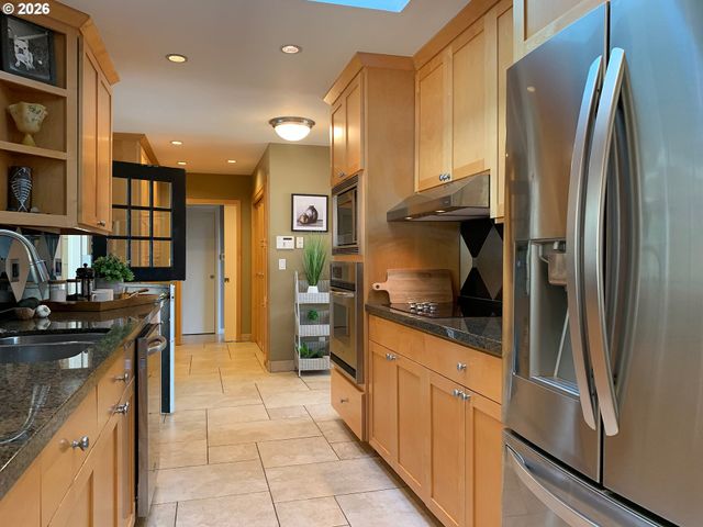 6715 Sw HAMILTON Ct, Portland, OR 97225