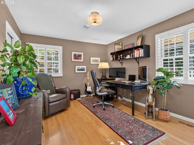 6715 Sw HAMILTON Ct, Portland, OR 97225
