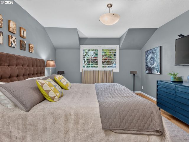 6715 Sw HAMILTON Ct, Portland, OR 97225