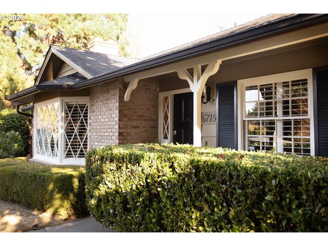 6715 Sw HAMILTON Ct, Portland, OR 97225