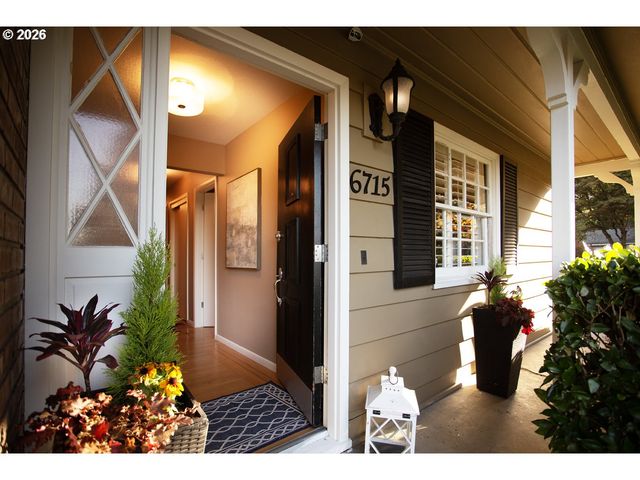6715 Sw HAMILTON Ct, Portland, OR 97225