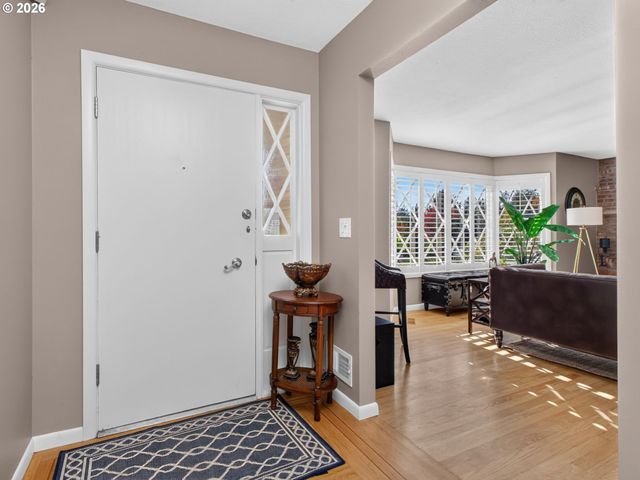 6715 Sw HAMILTON Ct, Portland, OR 97225