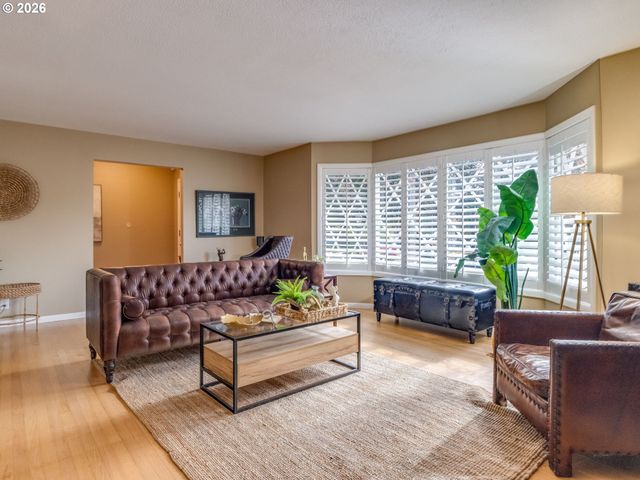 6715 Sw HAMILTON Ct, Portland, OR 97225