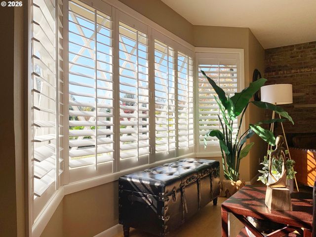 6715 Sw HAMILTON Ct, Portland, OR 97225