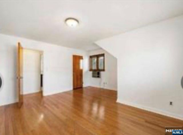 456 9th Street, Palisades Park, NJ 07650