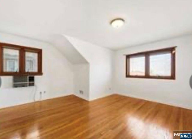 456 9th Street, Palisades Park, NJ 07650