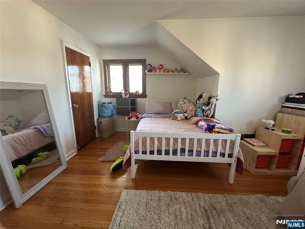 456 9th Street, Palisades Park, NJ 07650