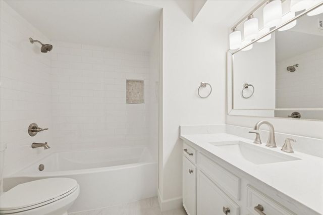 2000 Nantucket Drive, Houston, TX 77057