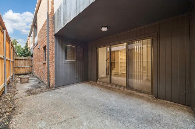 2000 Nantucket Drive, Houston, TX 77057