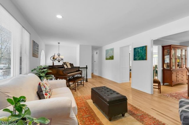 36 Debra Ln, Bernards Twp., NJ 07920