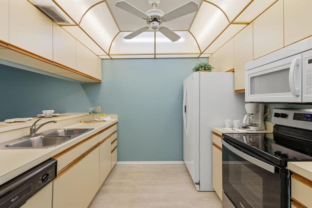 29 Plantation Drive 202, Vero Beach, FL 32966