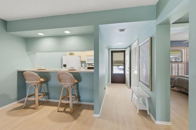 29 Plantation Drive 202, Vero Beach, FL 32966