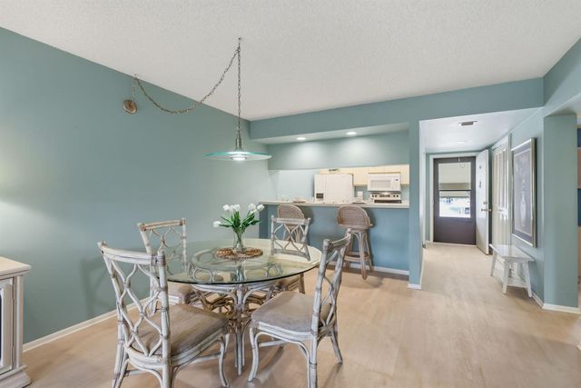 29 Plantation Drive 202, Vero Beach, FL 32966