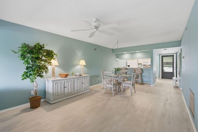 29 Plantation Drive 202, Vero Beach, FL 32966