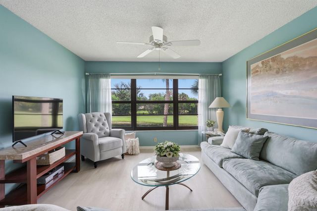 29 Plantation Drive 202, Vero Beach, FL 32966