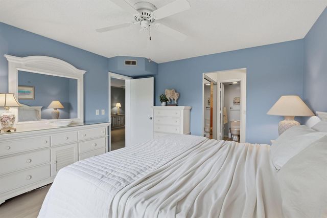 29 Plantation Drive 202, Vero Beach, FL 32966