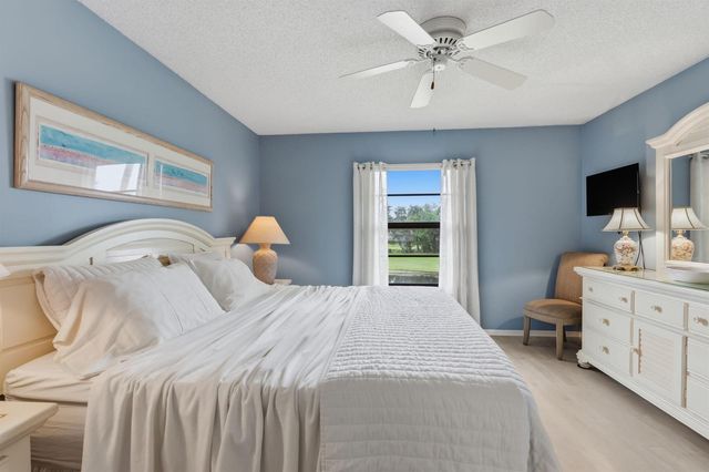 29 Plantation Drive 202, Vero Beach, FL 32966