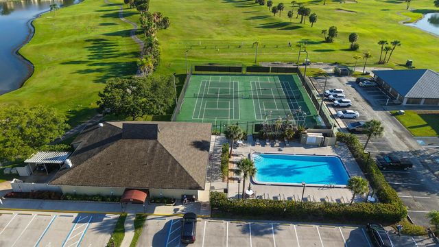 29 Plantation Drive 202, Vero Beach, FL 32966