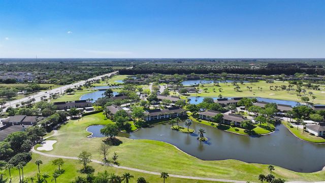 29 Plantation Drive 202, Vero Beach, FL 32966