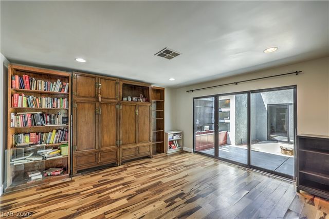 1926 Papago Lane, Las Vegas, NV 89169
