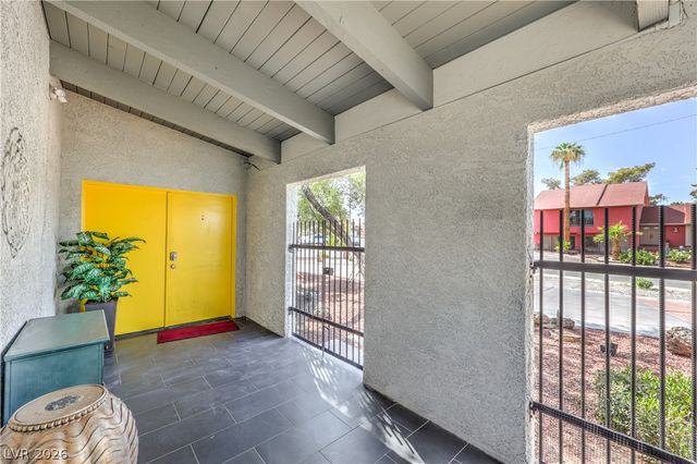 1926 Papago Lane, Las Vegas, NV 89169
