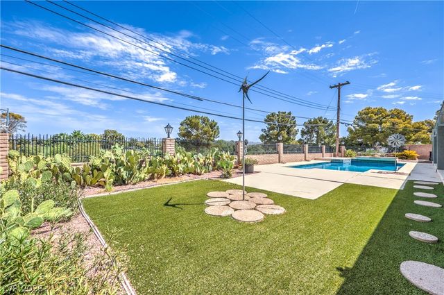 1926 Papago Lane, Las Vegas, NV 89169