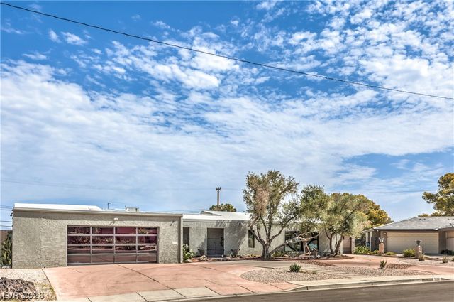 1926 Papago Lane, Las Vegas, NV 89169